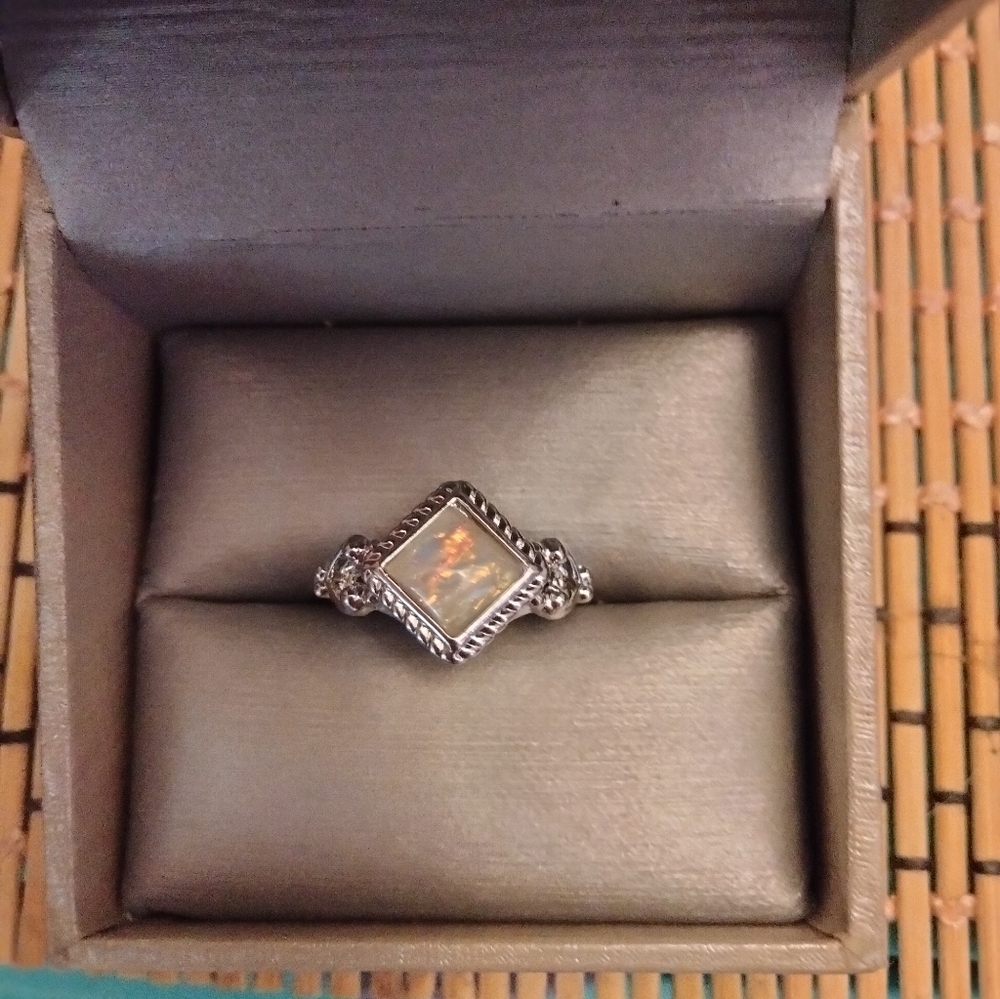 Gorgeous Steering Silver Opal Ring